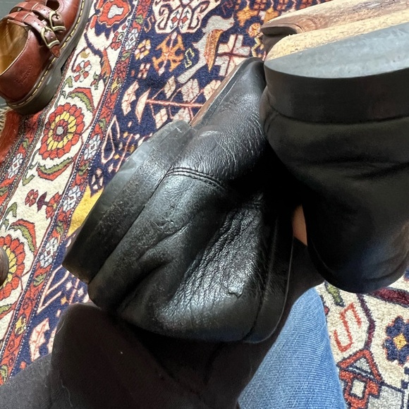 Gucci Black Leather Loafers with Gold Hardware main image 6